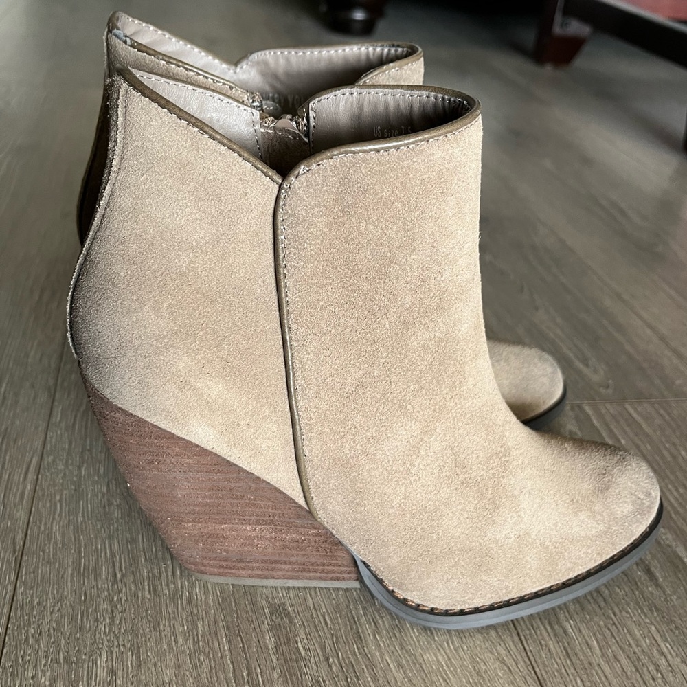 NWT Very Volatile Whitby Distressed Suede & Leather Bootie Color Khaki Size 7.5 - Picture 5 of 14